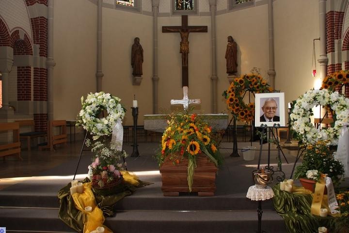 In einer würdigen Trauerfeier wurde des verstorbenen Altbürgermeisters und Ehrenbürgers Werner Weick gedacht.