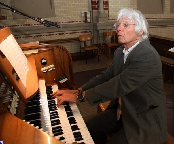 Musikdirektor Dietmar Schüßler Musikdirektor Dietmar Schüßler