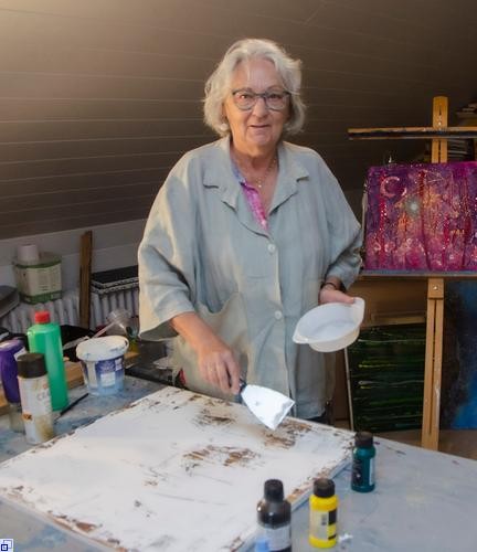 Eine Frau im Malerkittel Eine Frau im Malerkittel