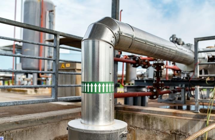 Rohrleitungen einer Geothermieanlage in Bruchsal