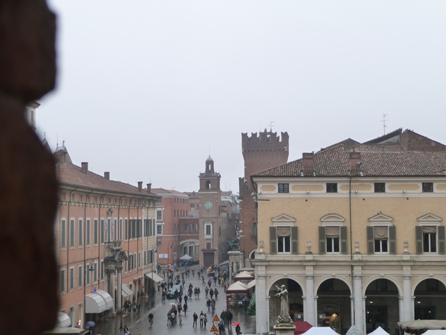 Blick vom Castello Estense auf Ferrara