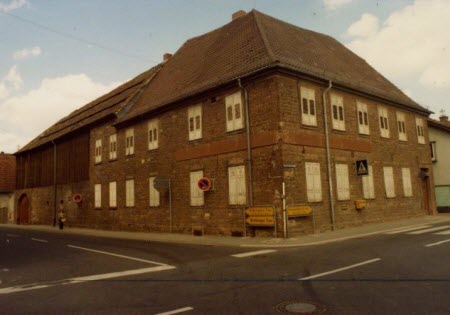 Das ehemalige Gasthaus „Zum goldenen Pflug“, Postdienststelle von 1955 - 1977