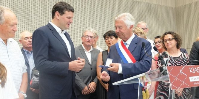 Übergabe der Medaille der Stadt Castelnau-Le-Lez Übergabe der Medaille der Stadt Castelnau-Le-Lez