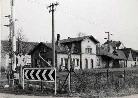 beschrankter Bahnübergang in Rohrbacherstraße (heute Adenauerplatz) beschrankter Bahnübergang in Rohrbacherstraße (heute Adenauerplatz)